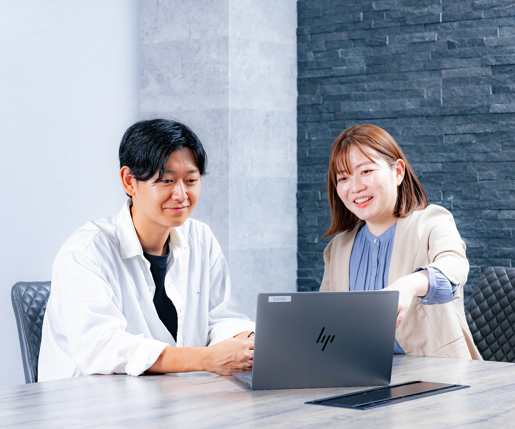 NRで尊敬するメンバーについて話すスタッフ